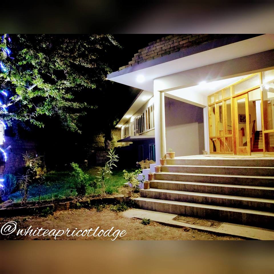 White Apricot Lodge
