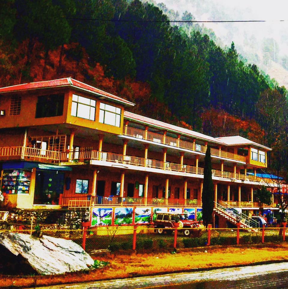 Pine track hotel